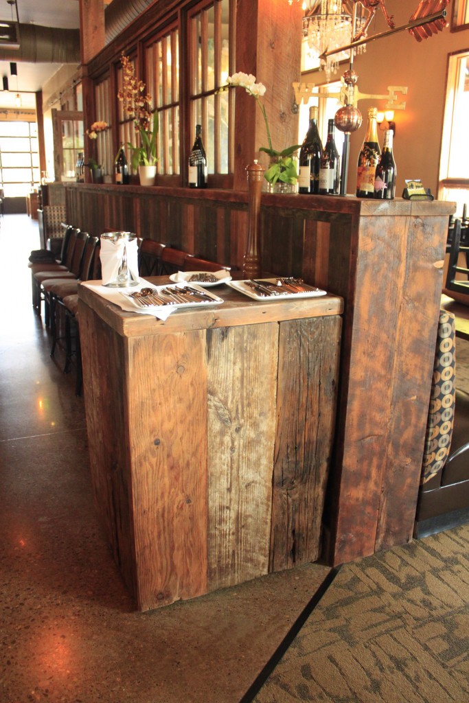 reclaimed-wood-in-restaurant